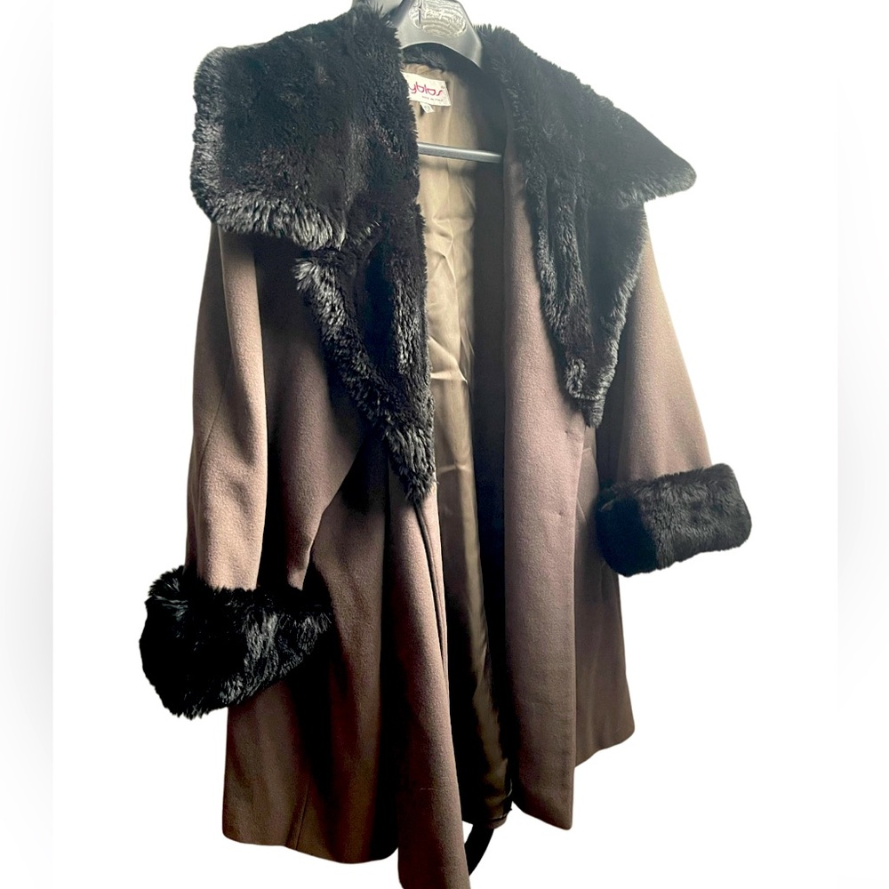 Byblos Womens Cape Coat Size: 42 US Large
